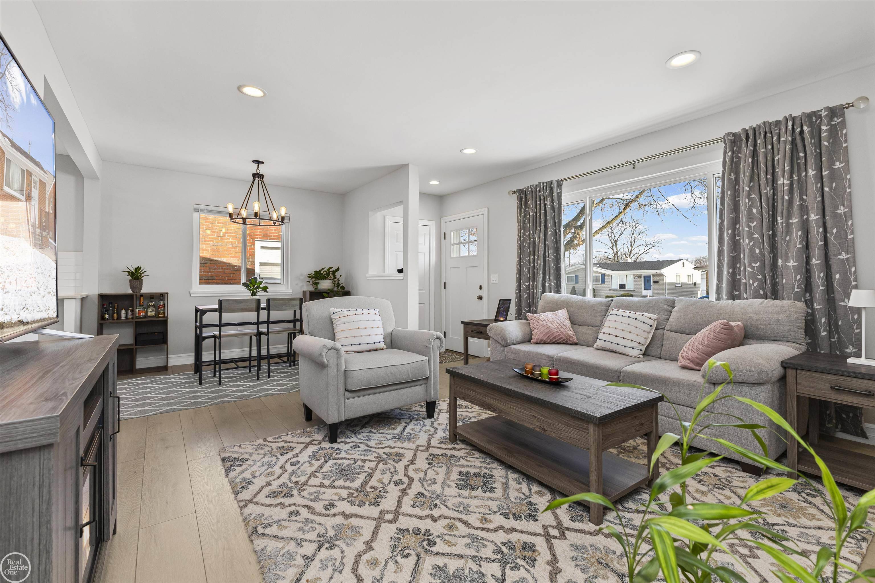 Saint Clair Shores, MI 48082,31233 Arrowhead ST