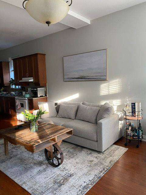 Toronto C01, ON M6J 2M7,41 CLAREMONT ST #1