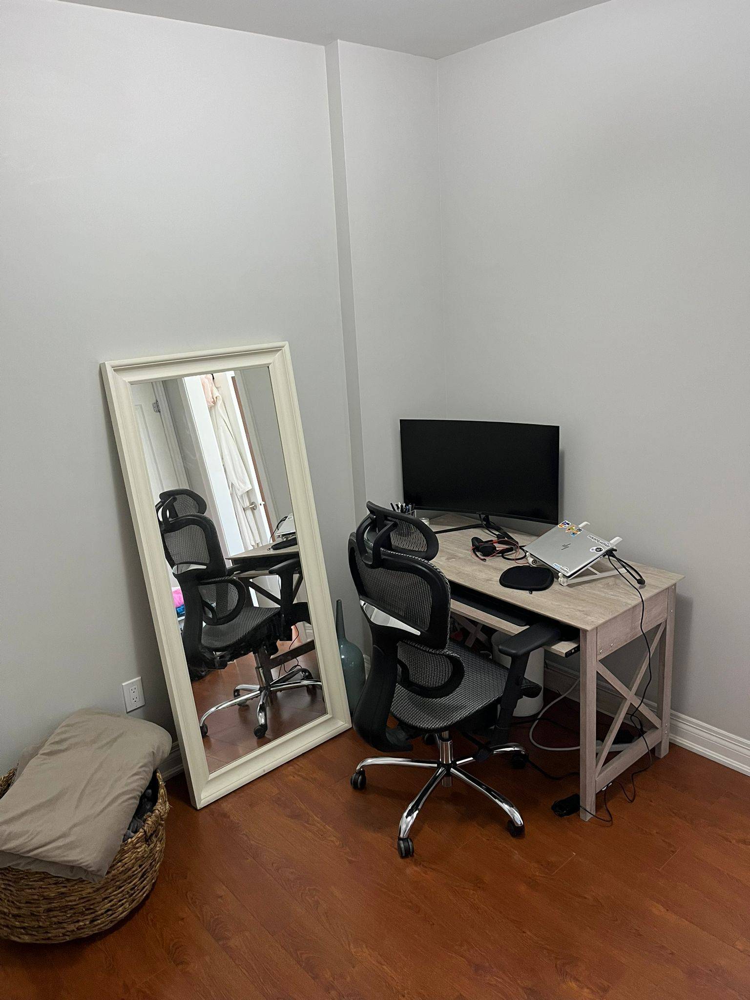 Toronto C01, ON M6J 2M7,41 CLAREMONT ST #1