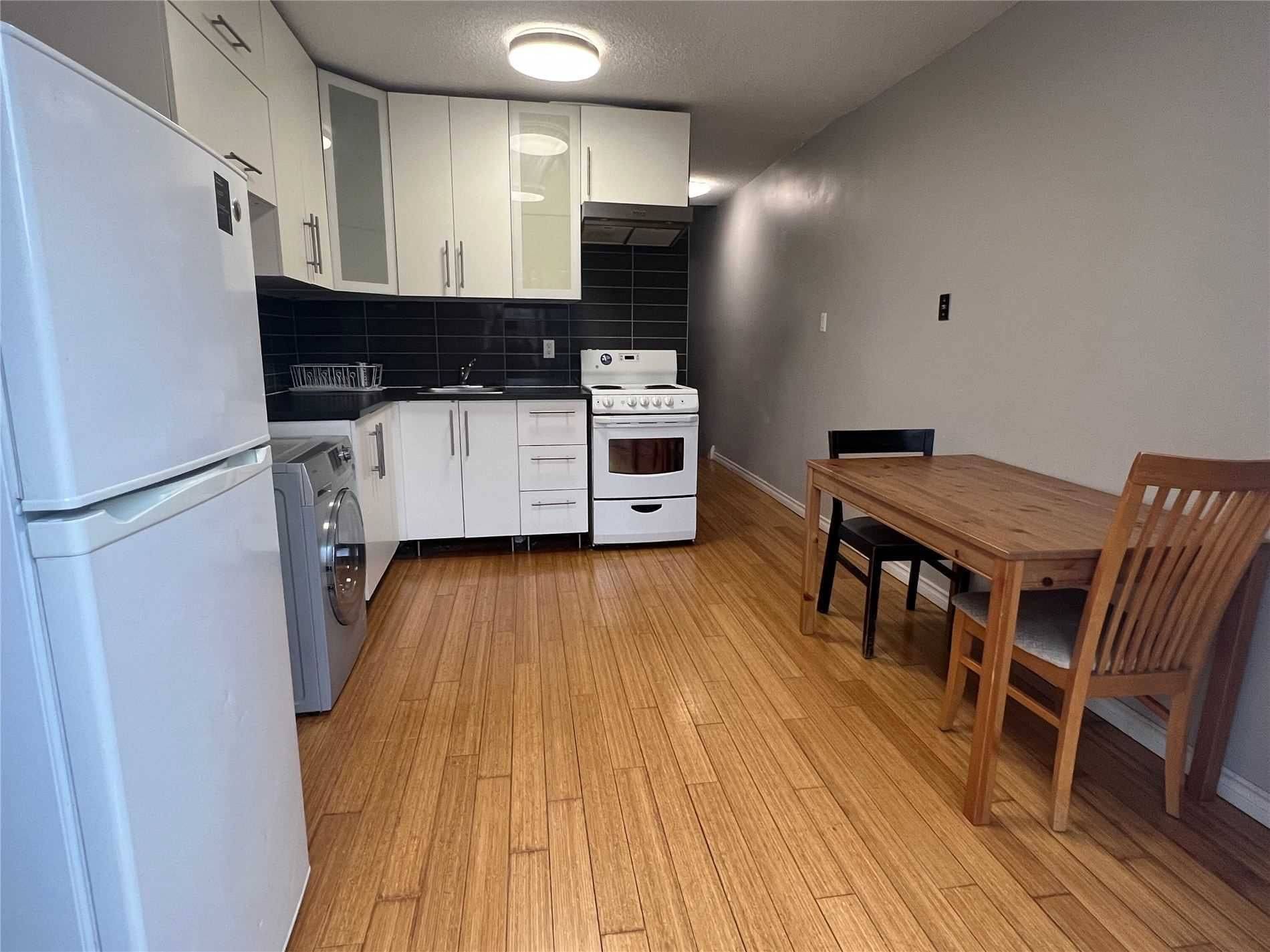 Toronto C01, ON M5S 2R3,678 Bathurst ST #2