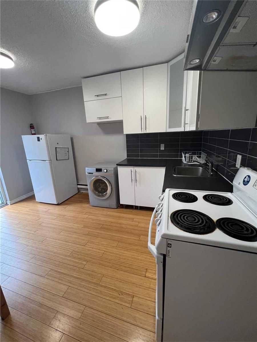 Toronto C01, ON M5S 2R3,678 Bathurst ST #2