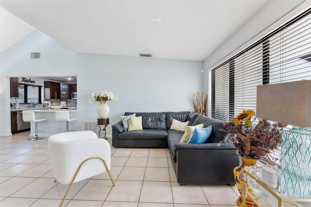 Pembroke Pines, FL 33024,400 NW 98th Avenue