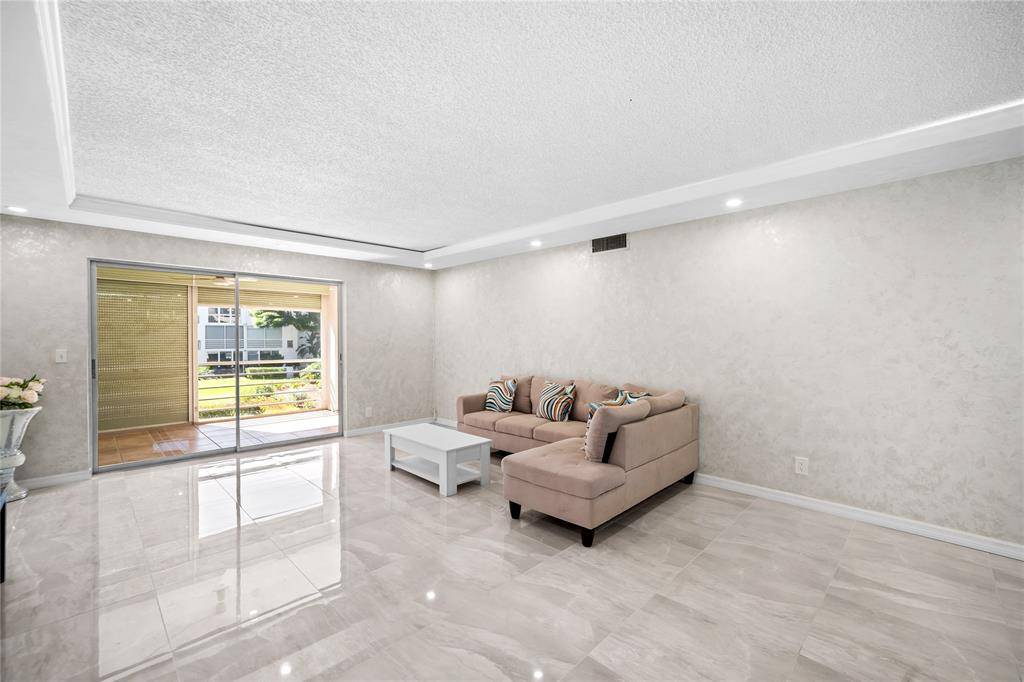 Boynton Beach, FL 33435,2615 NE 3rd Court #220