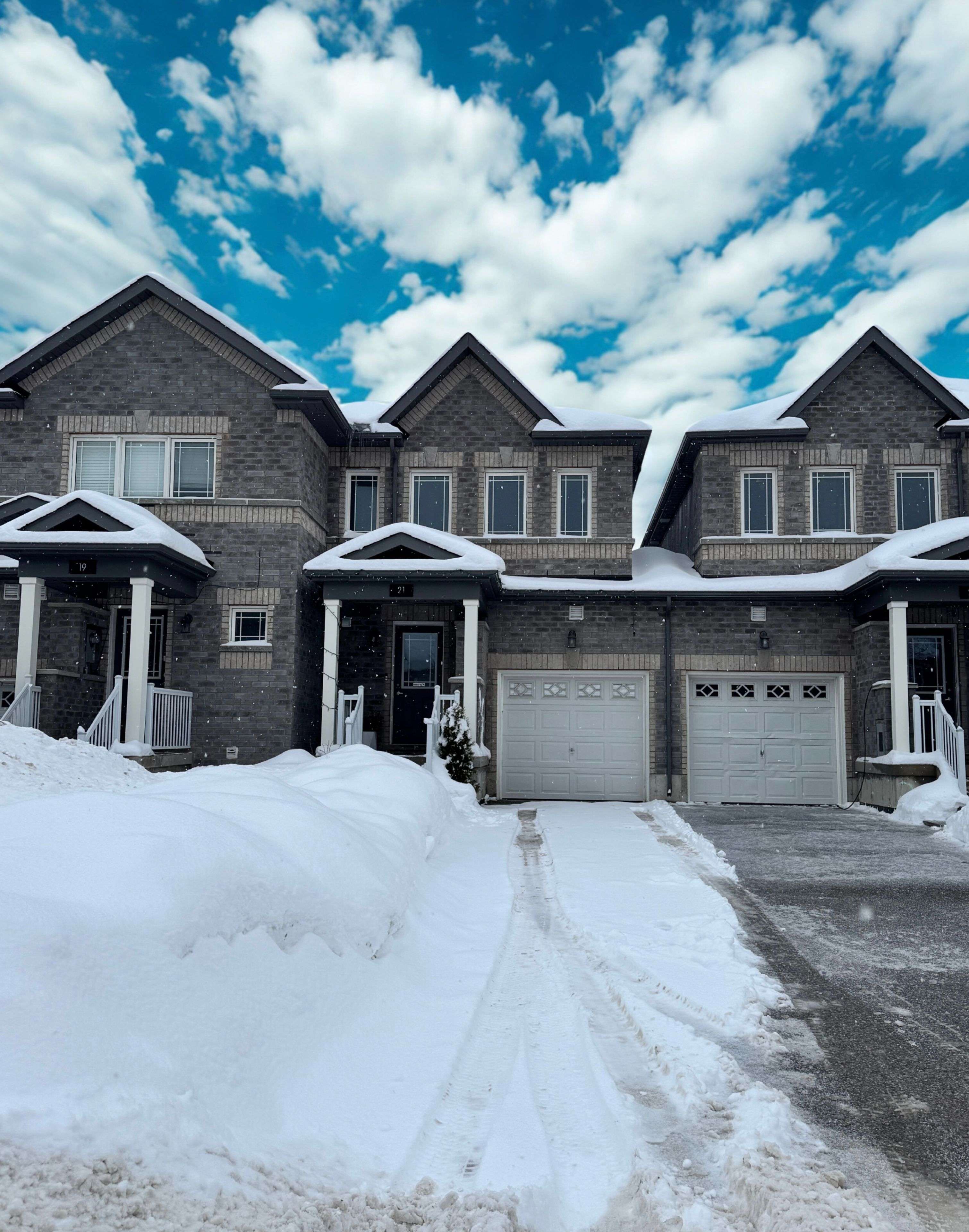 Barrie, ON L4N 3J1,21 Robinson ST