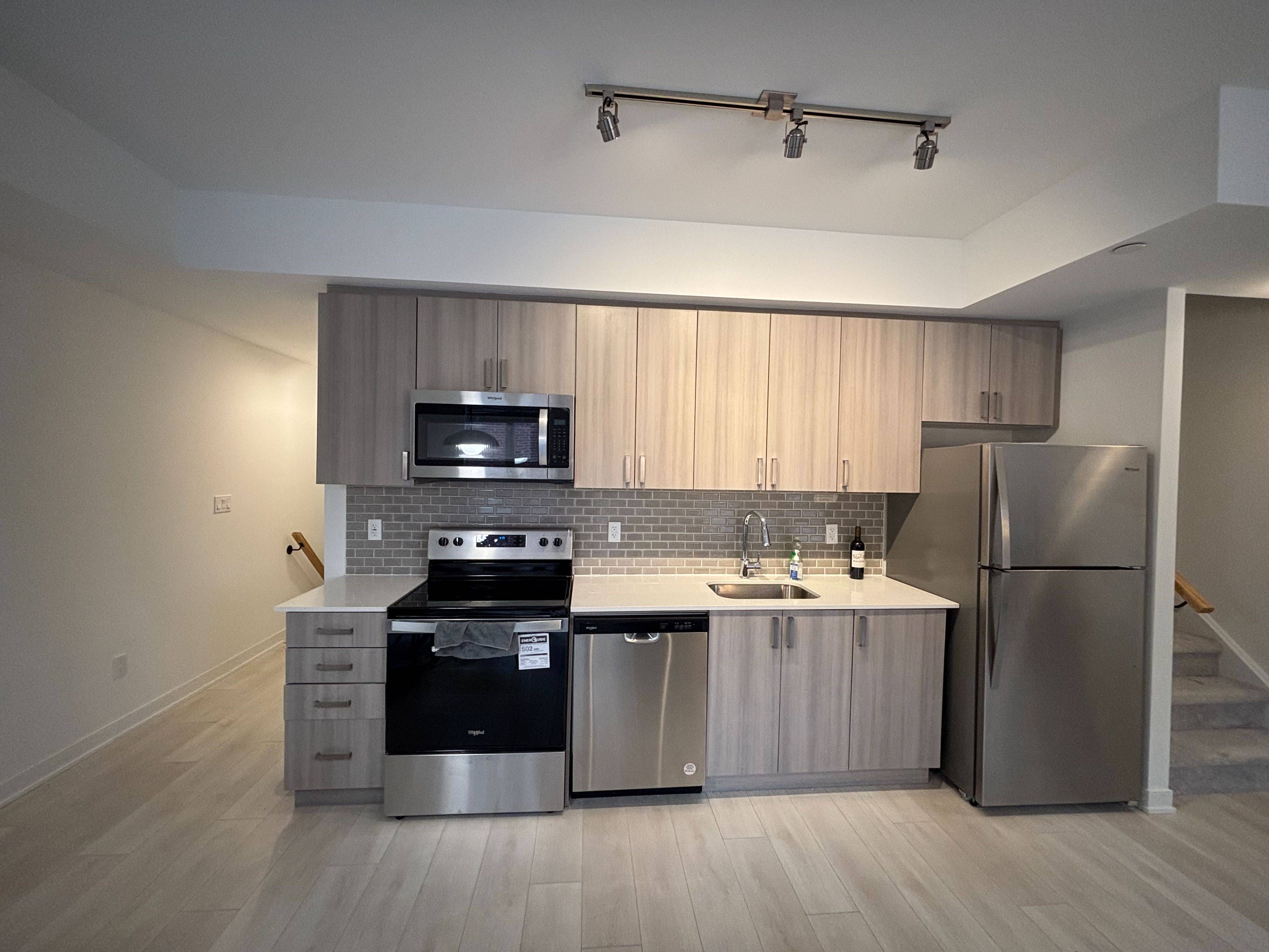 Mississauga, ON L4W 0G6,4017 Hickory DR #12