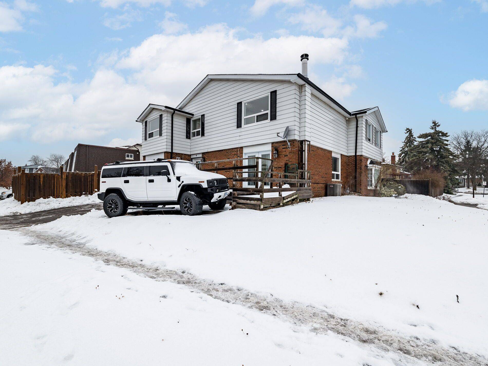 Brampton, ON L6V 2V3,4 Horne DR