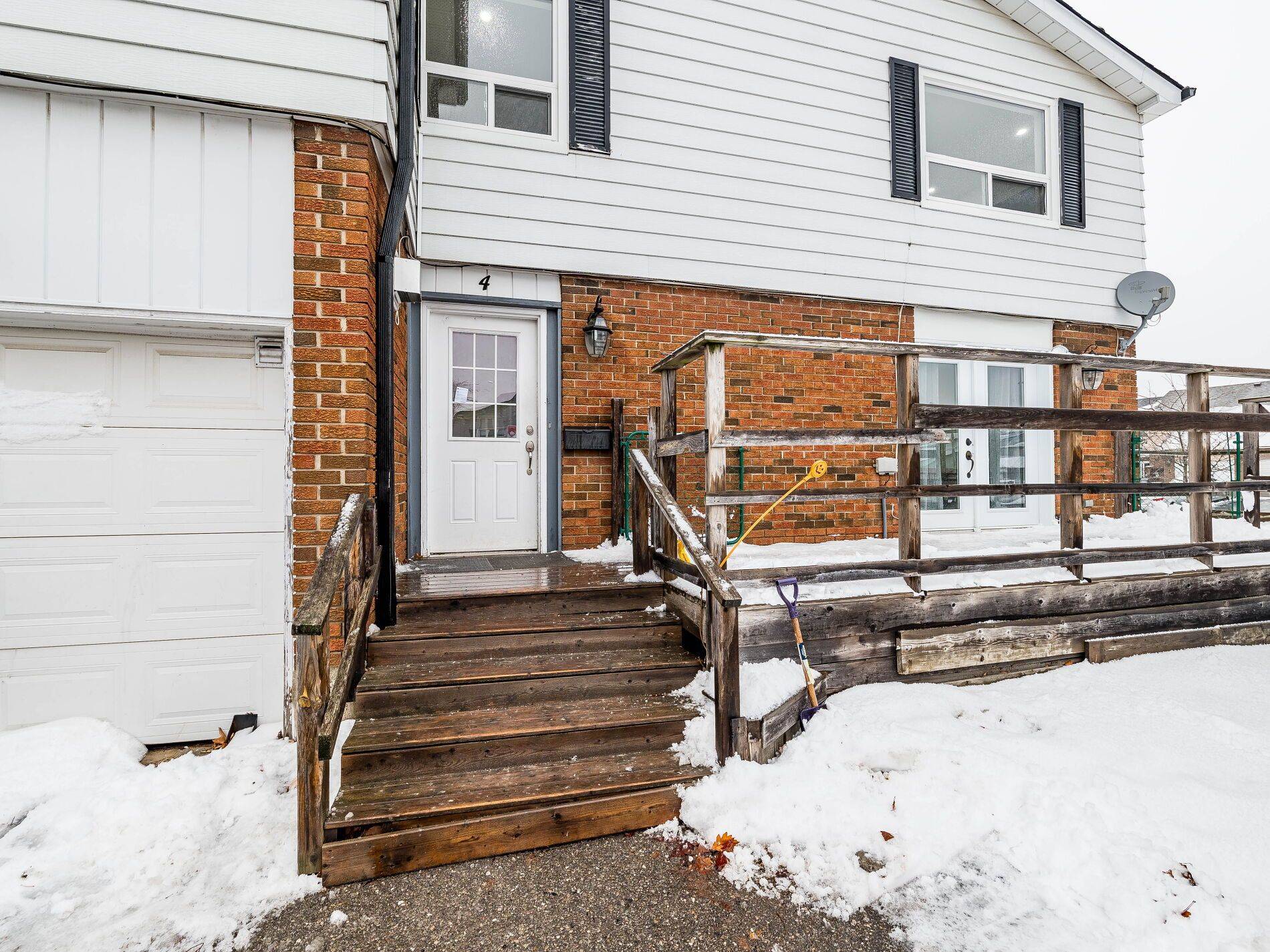 Brampton, ON L6V 2V3,4 Horne DR