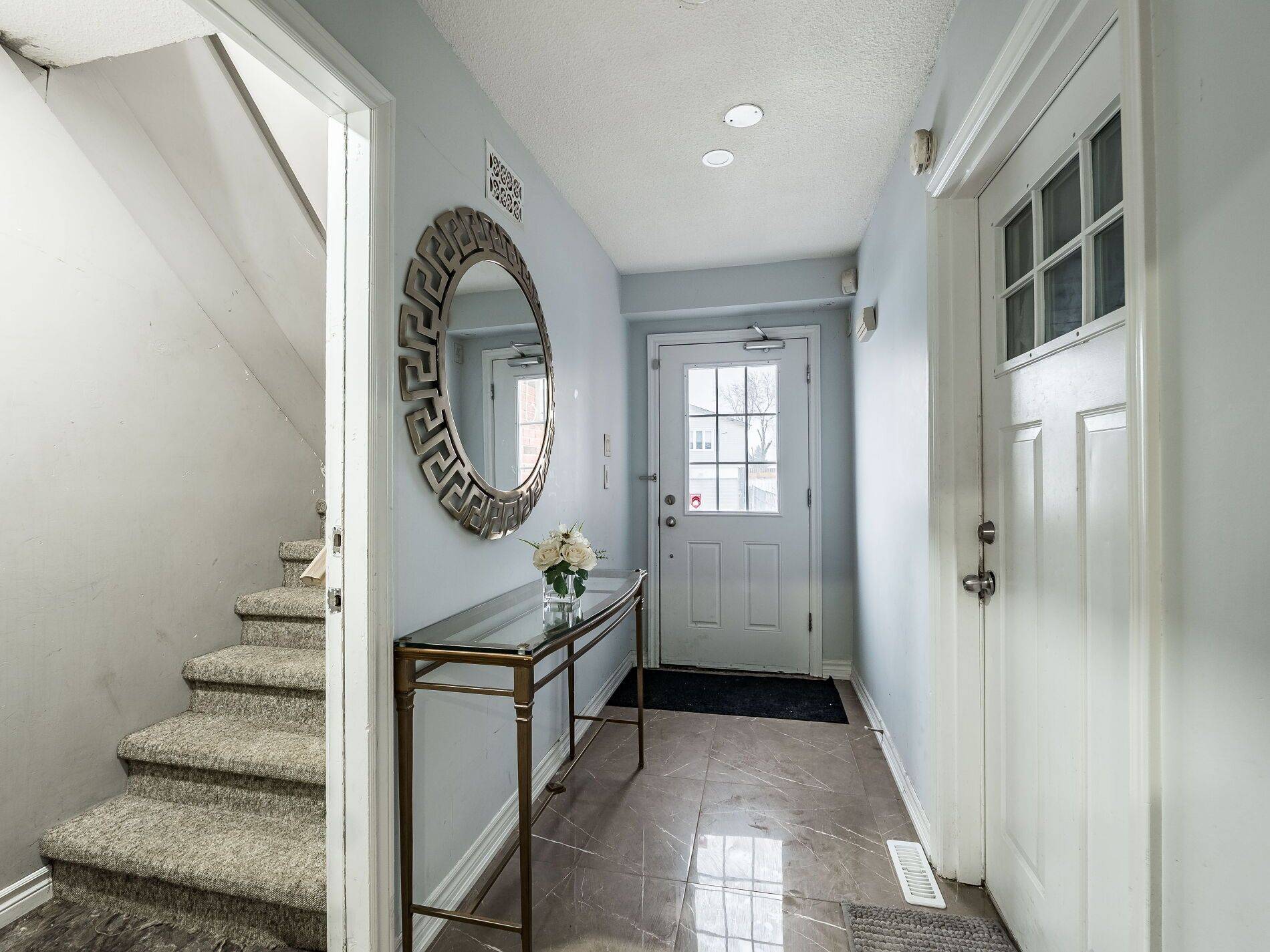 Brampton, ON L6V 2V3,4 Horne DR