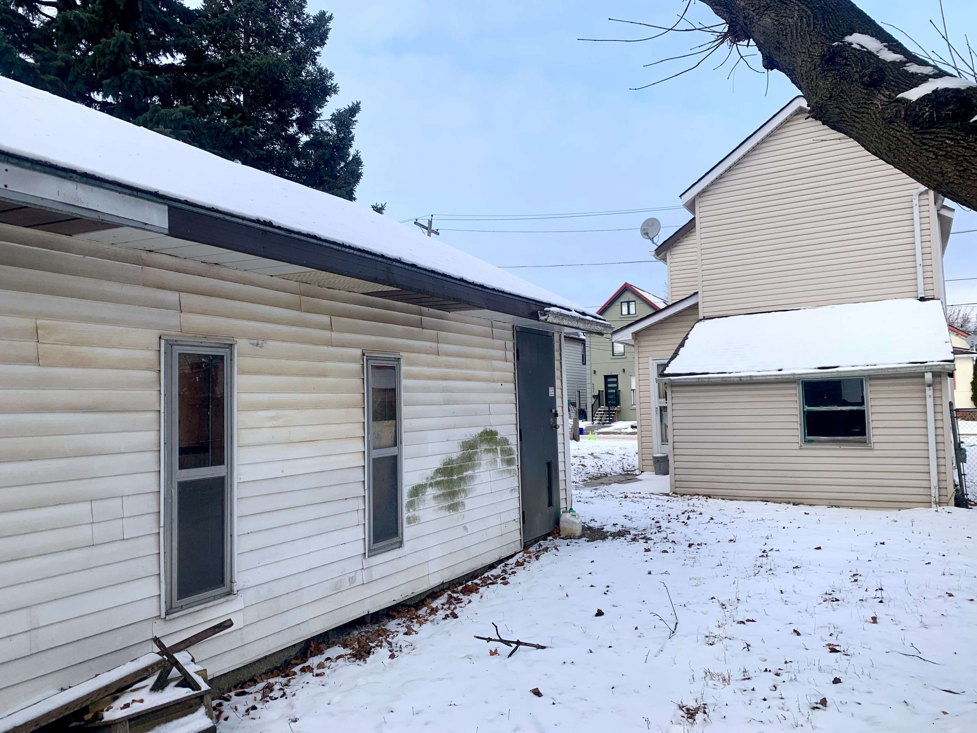 Niagara Falls, ON L2E 1J4,4624 JEPSON ST