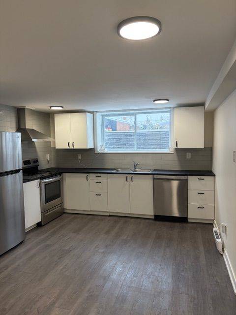 Elmvale Acres And Area, ON K1G 1J2,2474 Heaton AVE #B