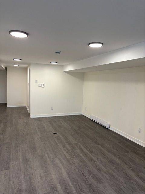 Elmvale Acres And Area, ON K1G 1J2,2474 Heaton AVE #B