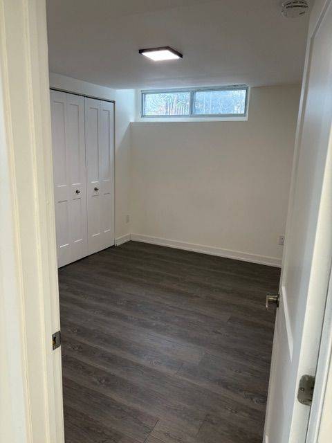 Elmvale Acres And Area, ON K1G 1J2,2474 Heaton AVE #B