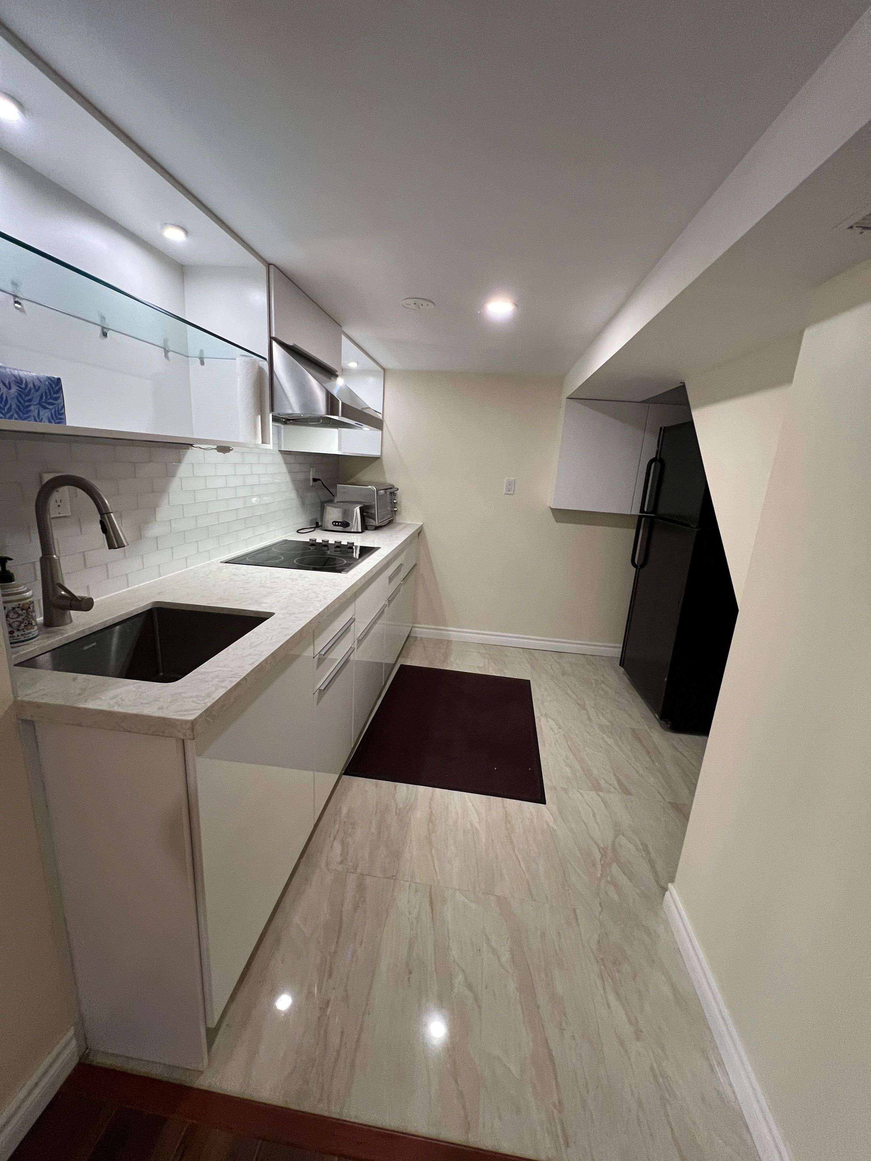 Oakville, ON L6J 6R5,1366 CHALFIELD DR #bsmt Br