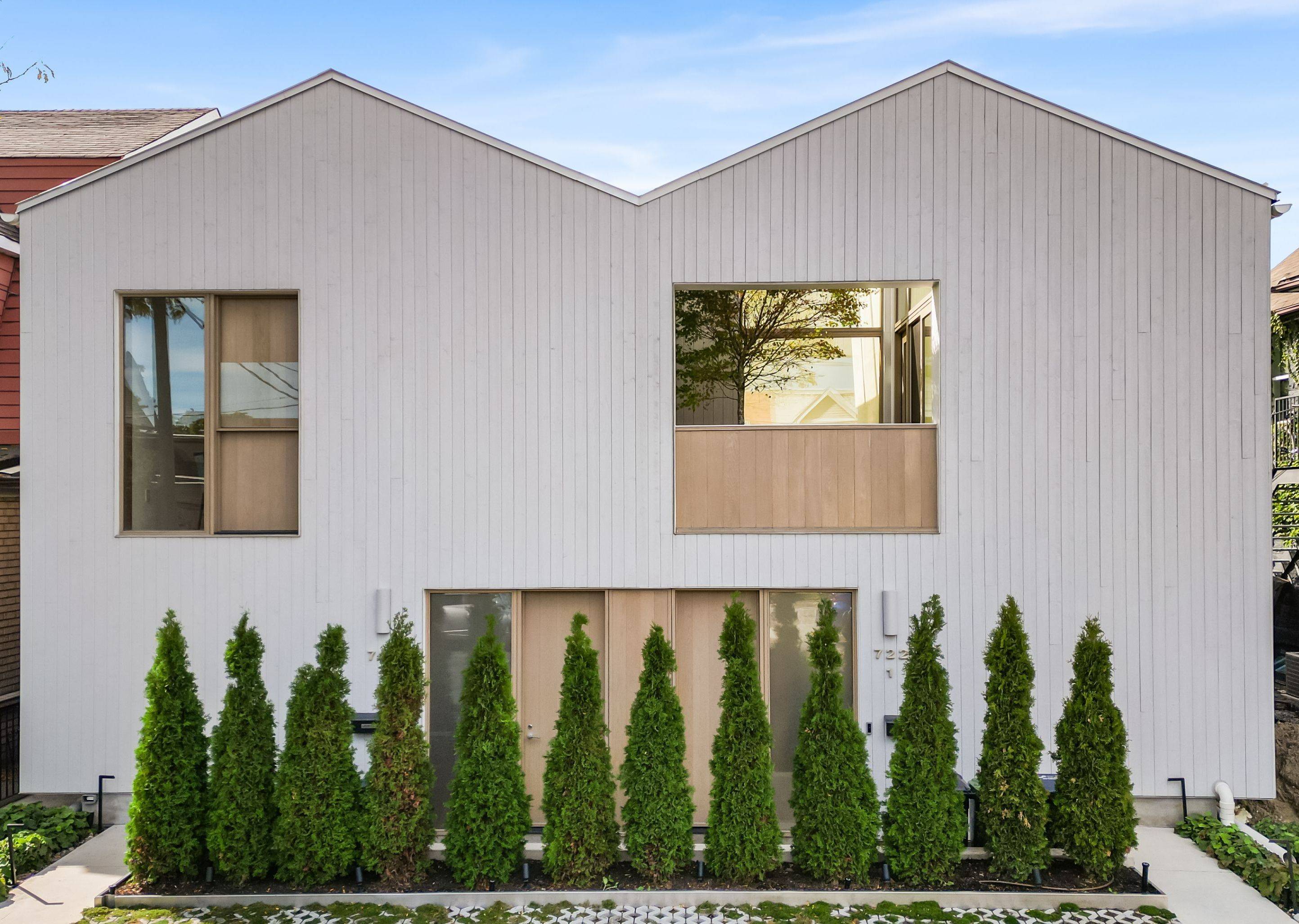 Toronto W02, ON M6H 3Y8,722 Lansdowne AVE