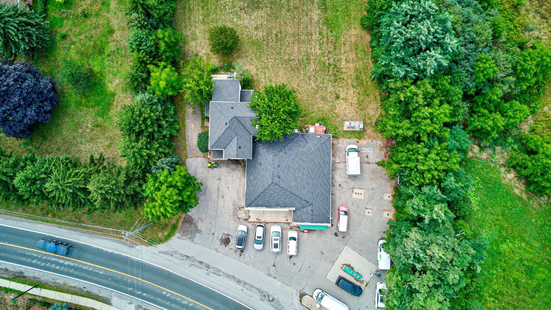 Grimsby, ON L3M 1T1,407-409 Main ST W