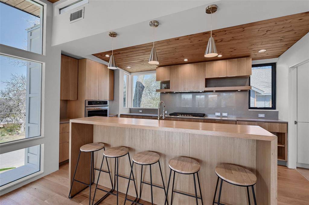 Sherman, TX 75090,715 N Elm Street