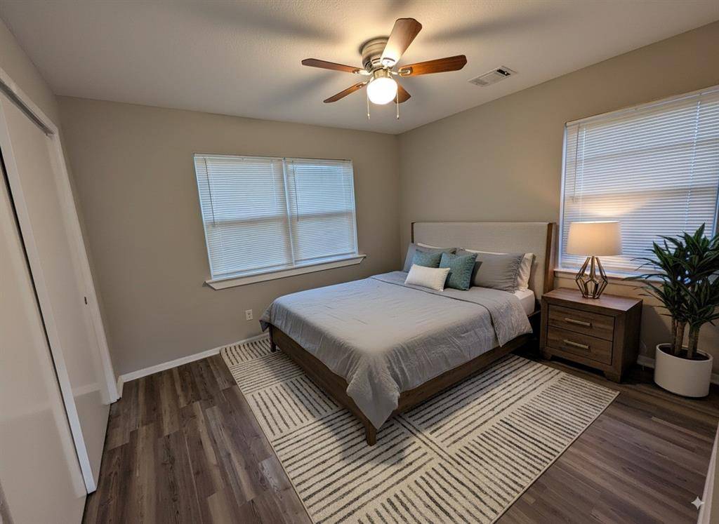 Dallas, TX 75232,806 clearwood Drive