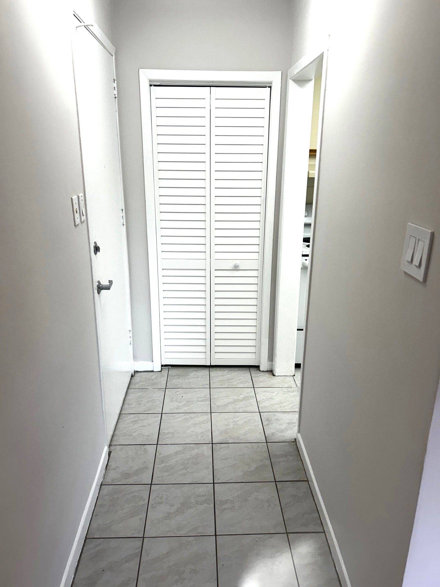 Toronto E03, ON M4K 3V8,1013 Pape AVE #B