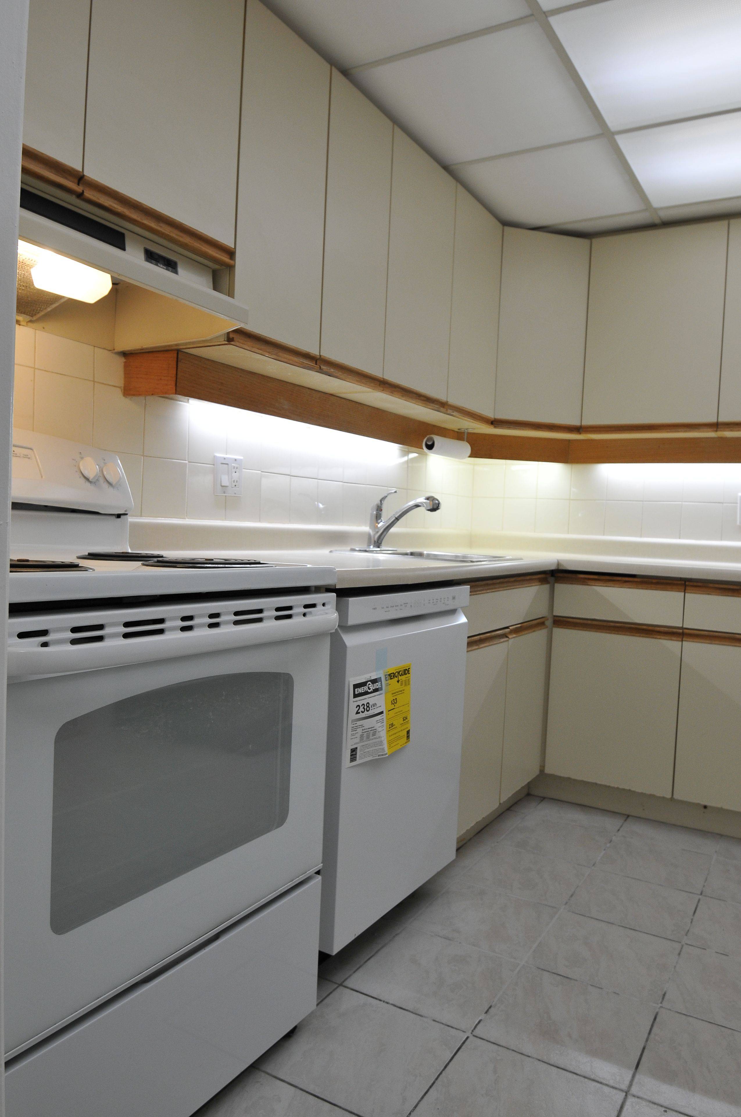 Toronto E03, ON M4K 3V8,1013 Pape AVE #B