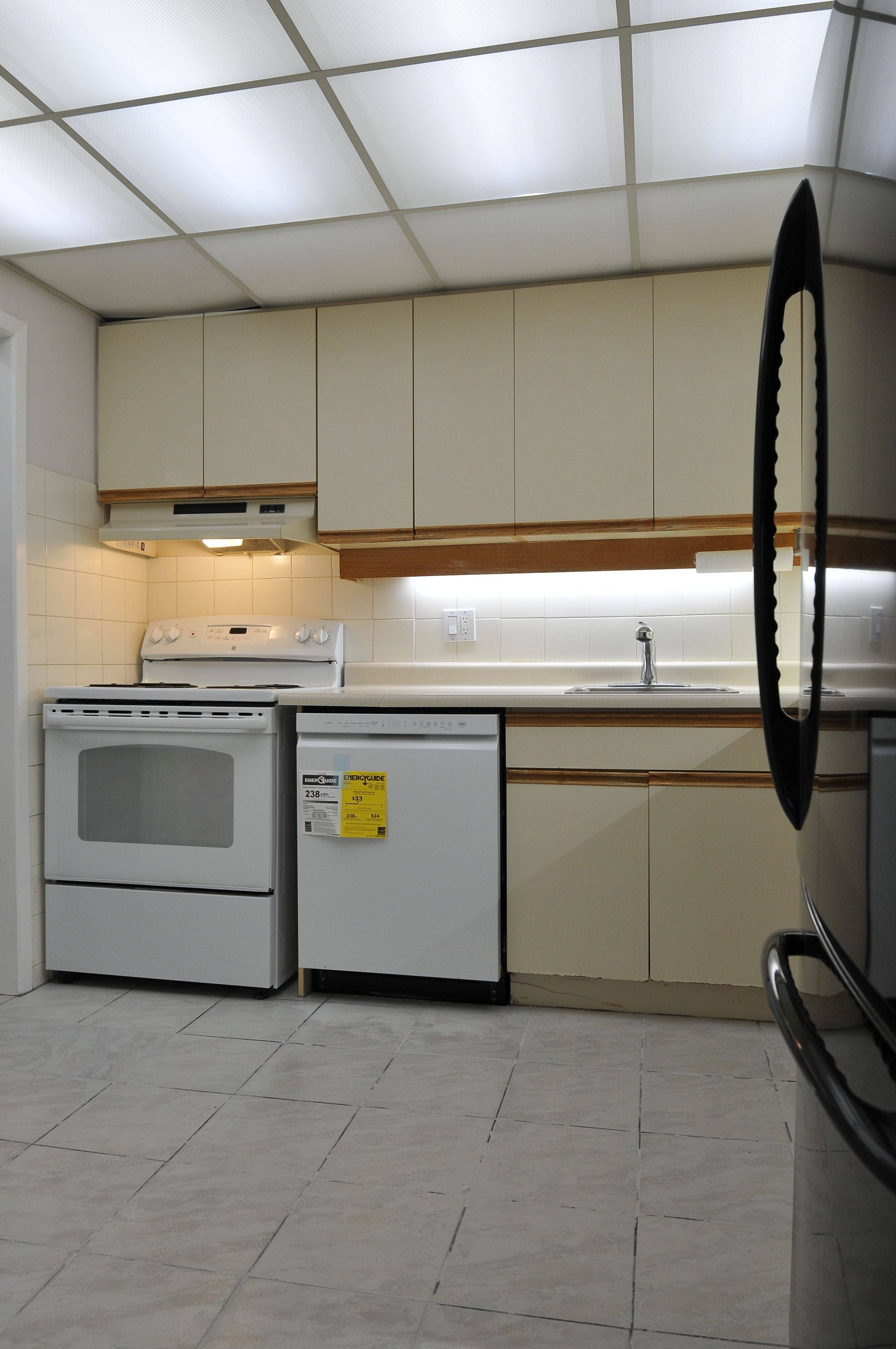 Toronto E03, ON M4K 3V8,1013 Pape AVE #B