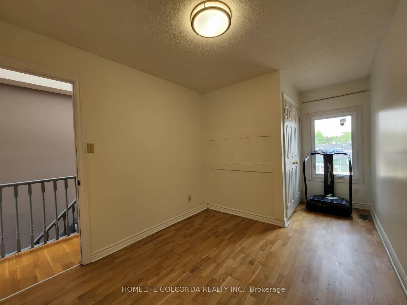 Toronto E07, ON M1S 1B8,6 Dowry ST #7