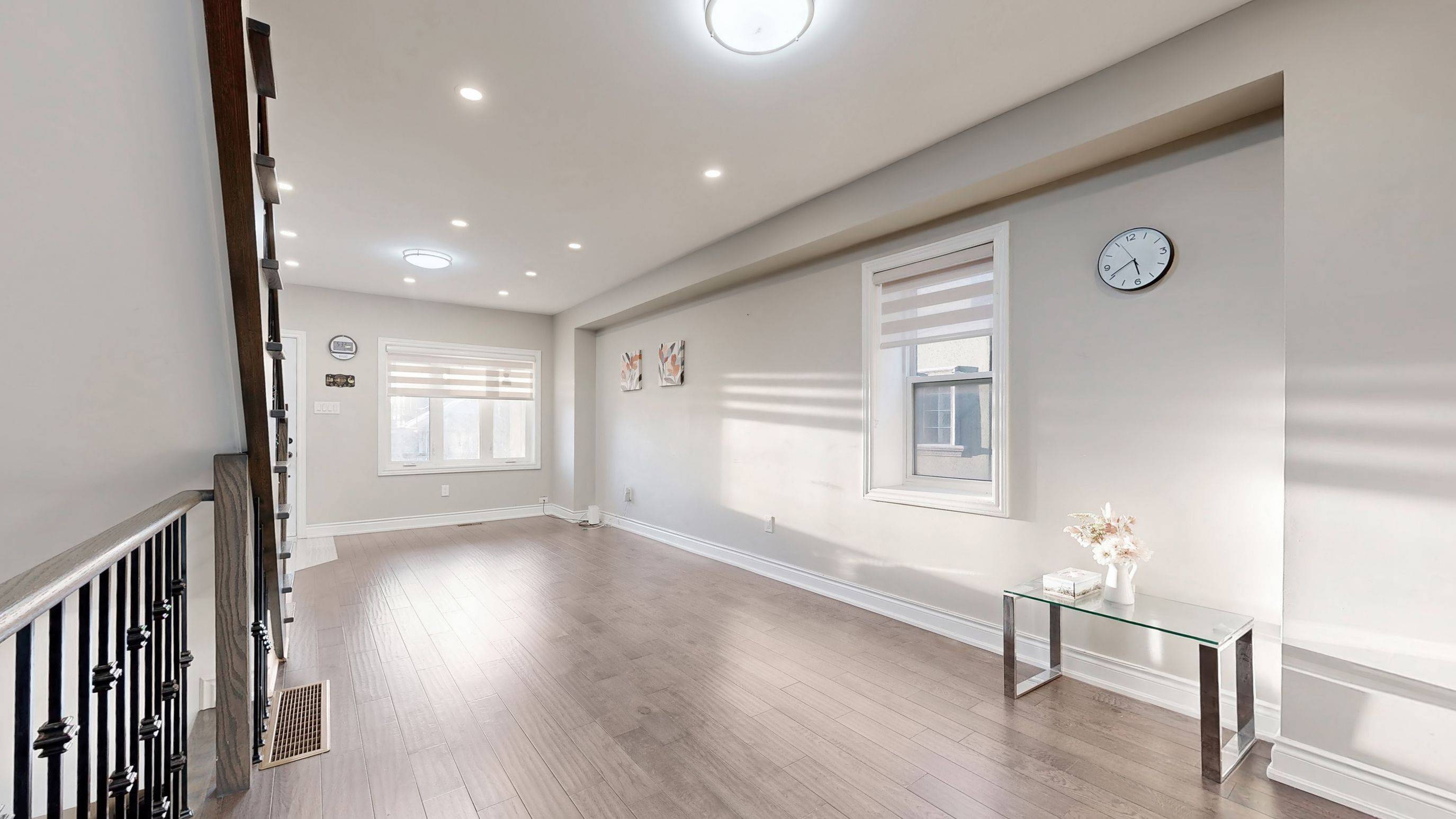 Toronto E06, ON M1L 3Y9,461 Warden AVE