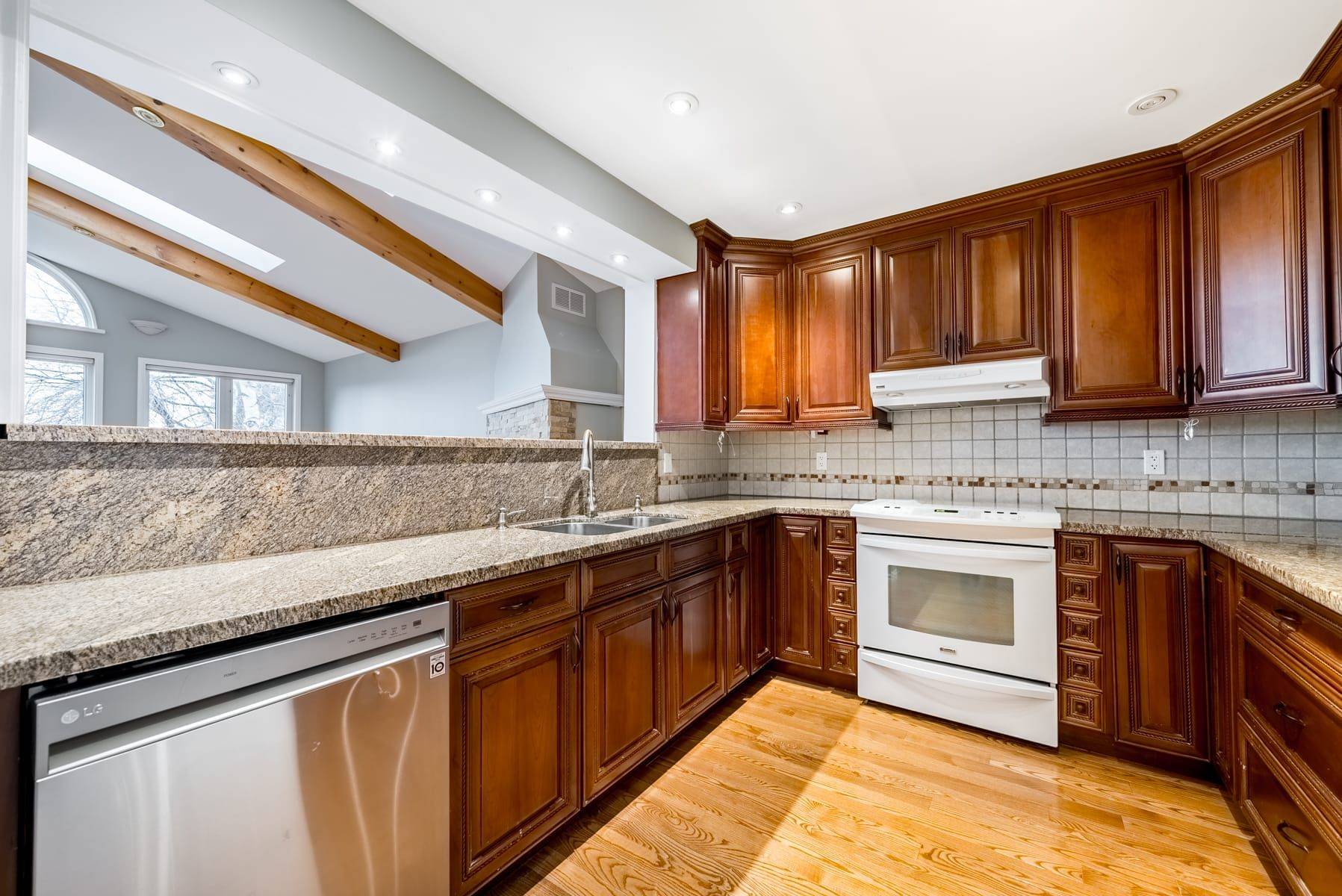 Whitby, ON L1N 5Z2,152 Michael BLVD #Upper