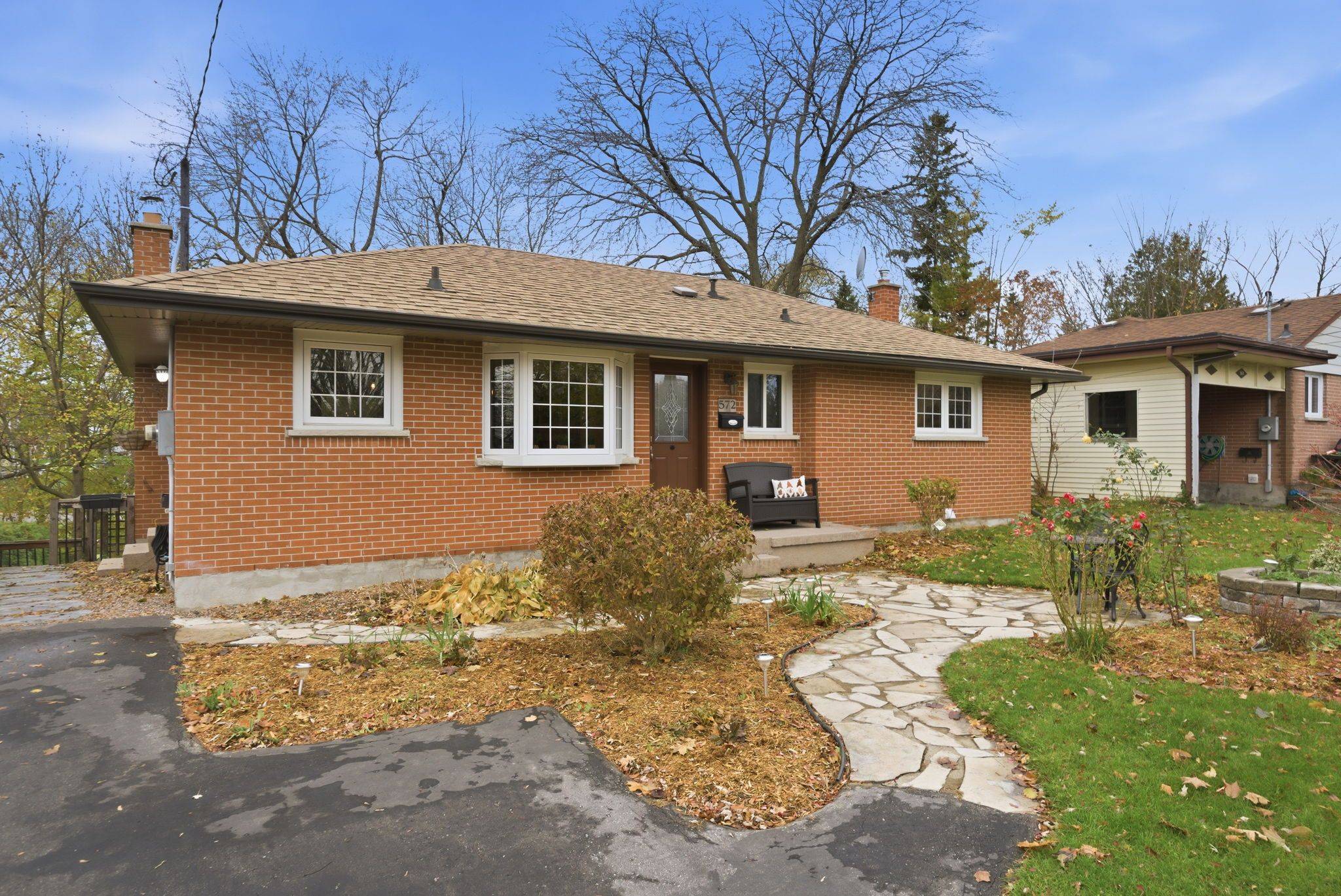 Oshawa, ON L1G 2T3,572 Wychwood ST