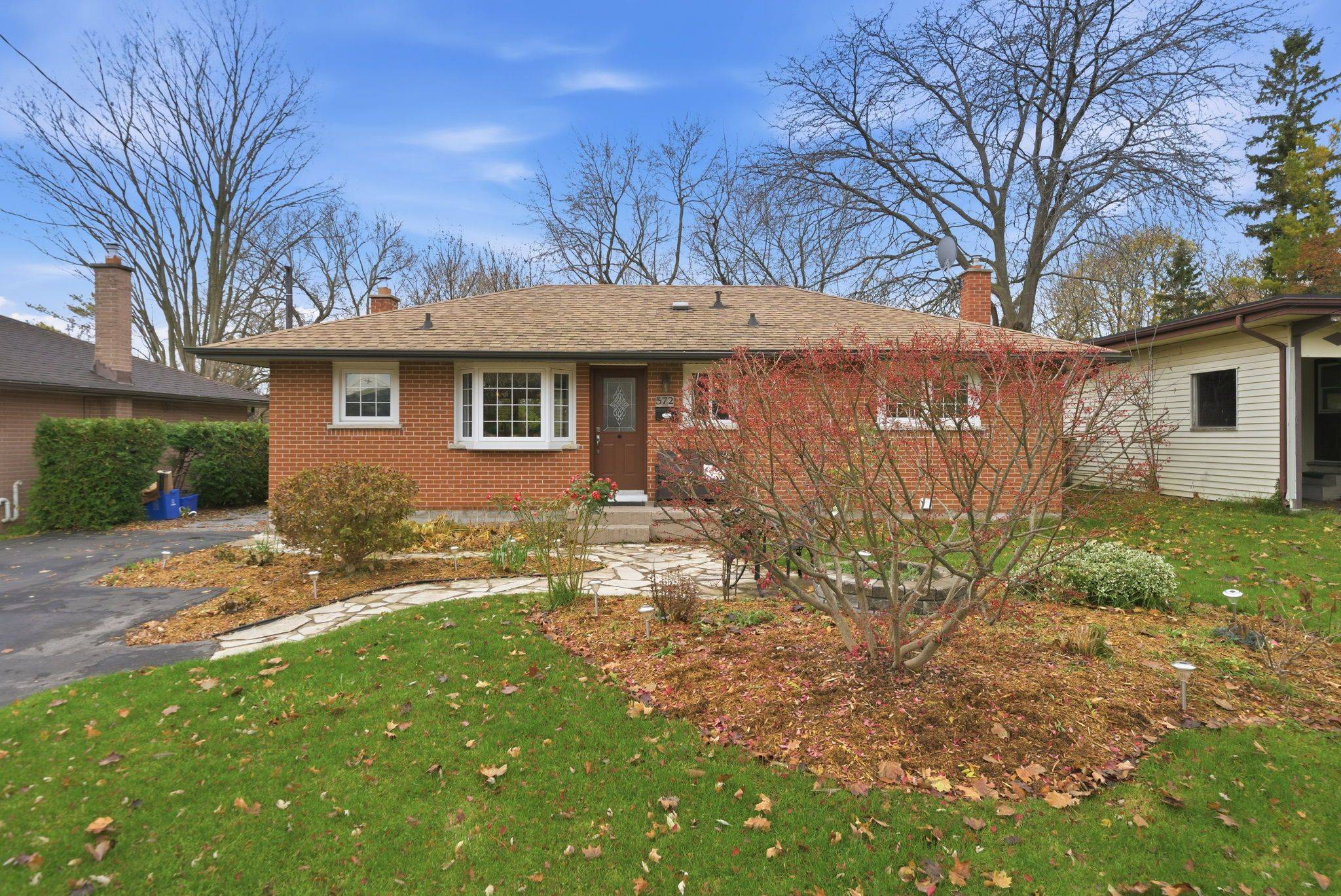 Oshawa, ON L1G 2T3,572 Wychwood ST