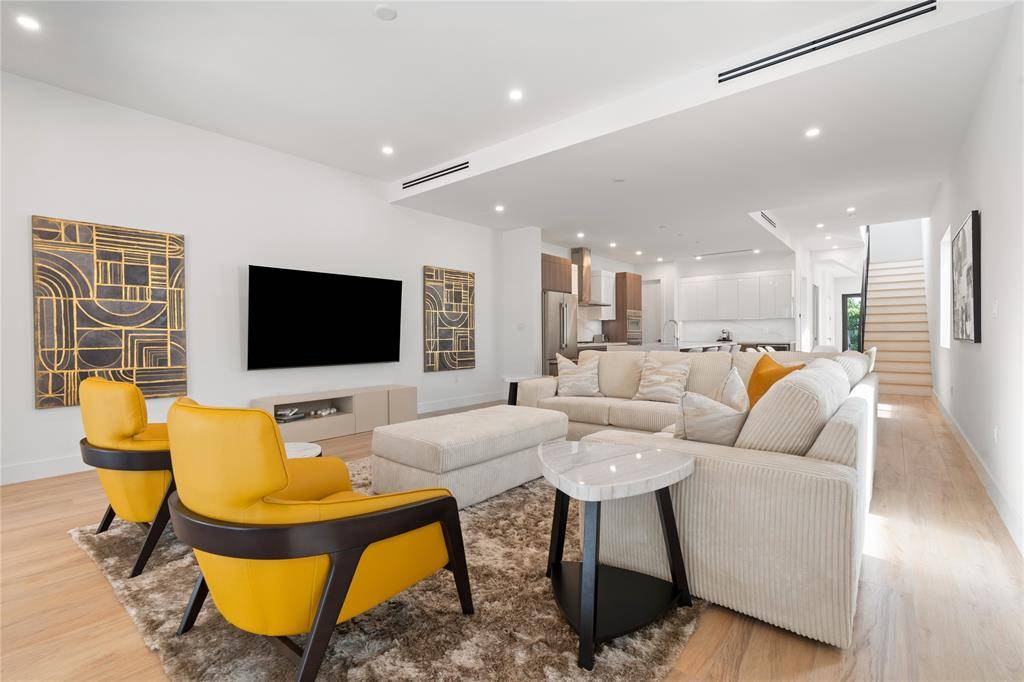 Fort Lauderdale, FL 33316,812 SE 12th Street #812