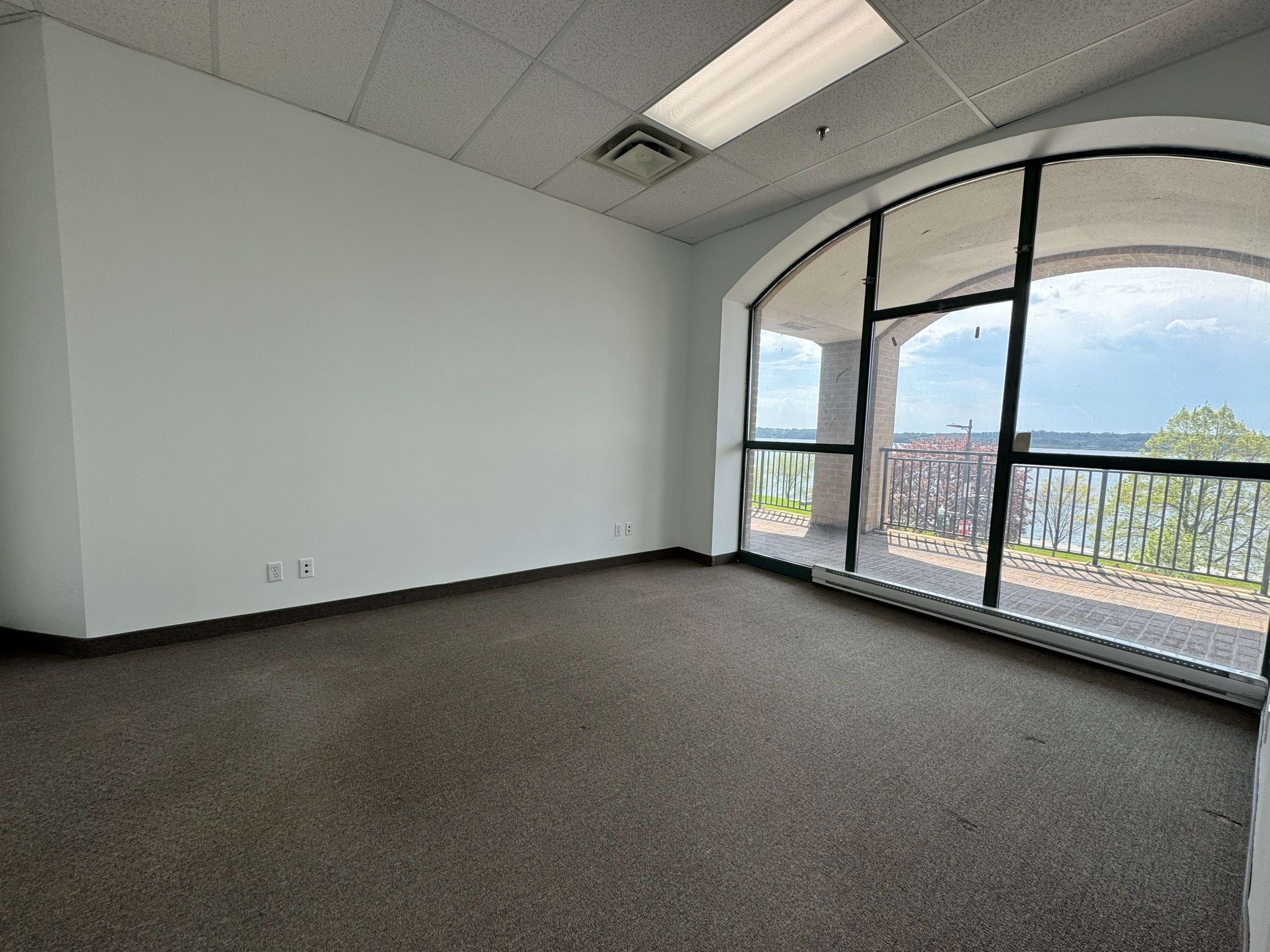 Barrie, ON L4M 6H1,140 Dunlop ST E #201