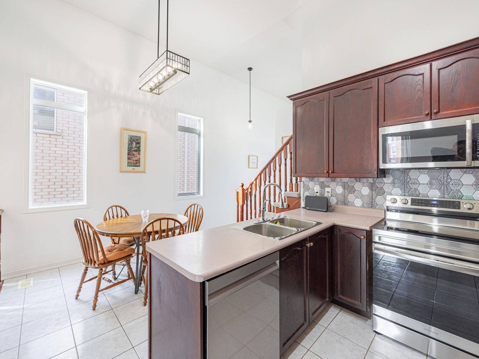 Brampton, ON L7A 2W4,101 River Rock CRES