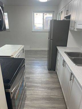 Oakville, ON L6L 1C5,2365 Marine DR #105