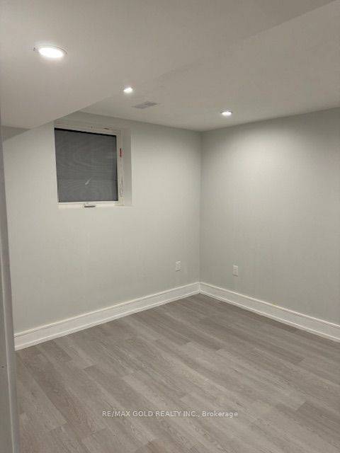 Brampton, ON L6Z 1W5,2 Tweedsmuir CT