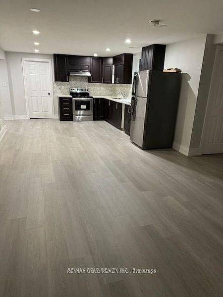 Brampton, ON L6Z 1W5,2 Tweedsmuir CT