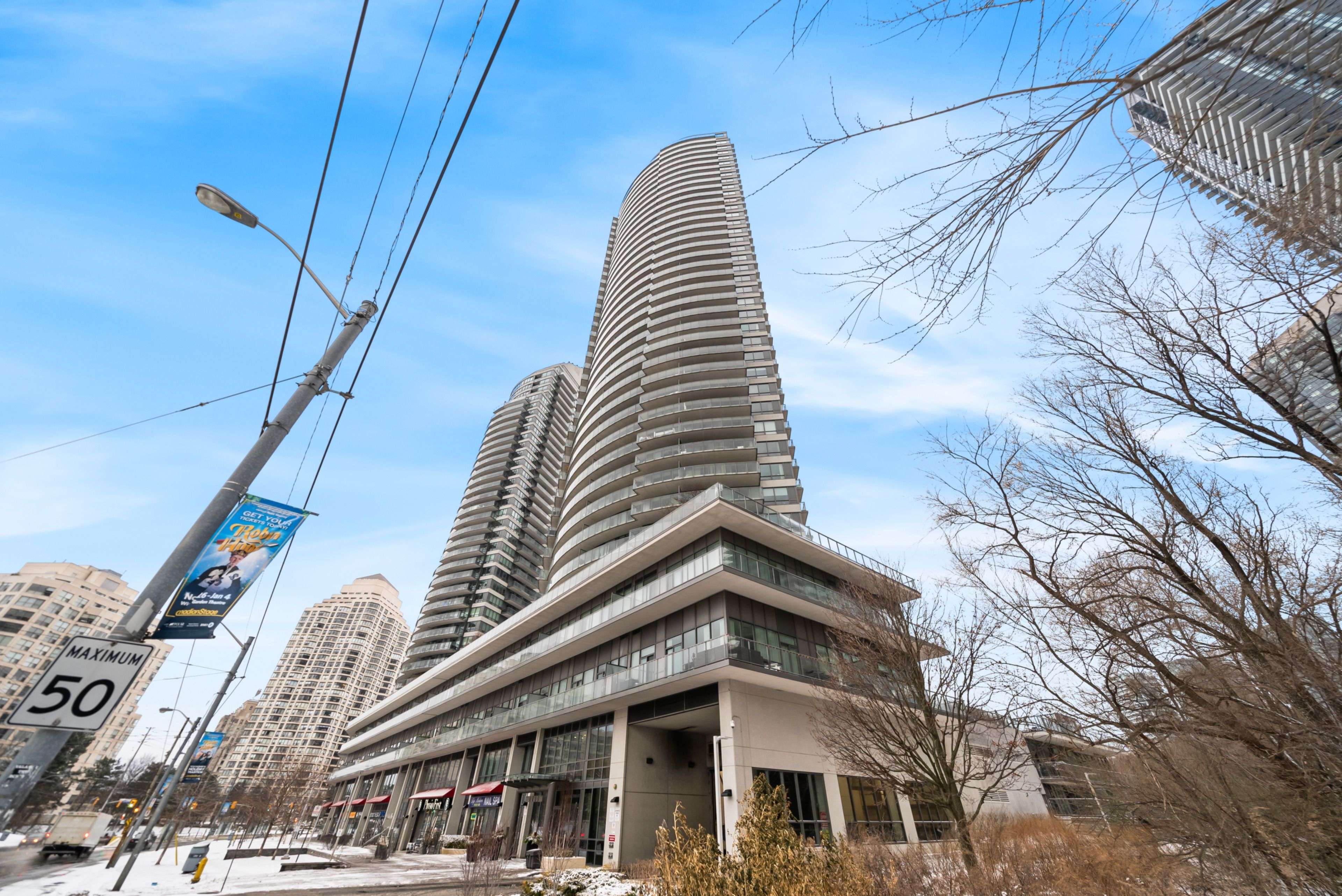 Toronto W06, ON M8V 0B2,2230 Lake Shore BLVD W #2008