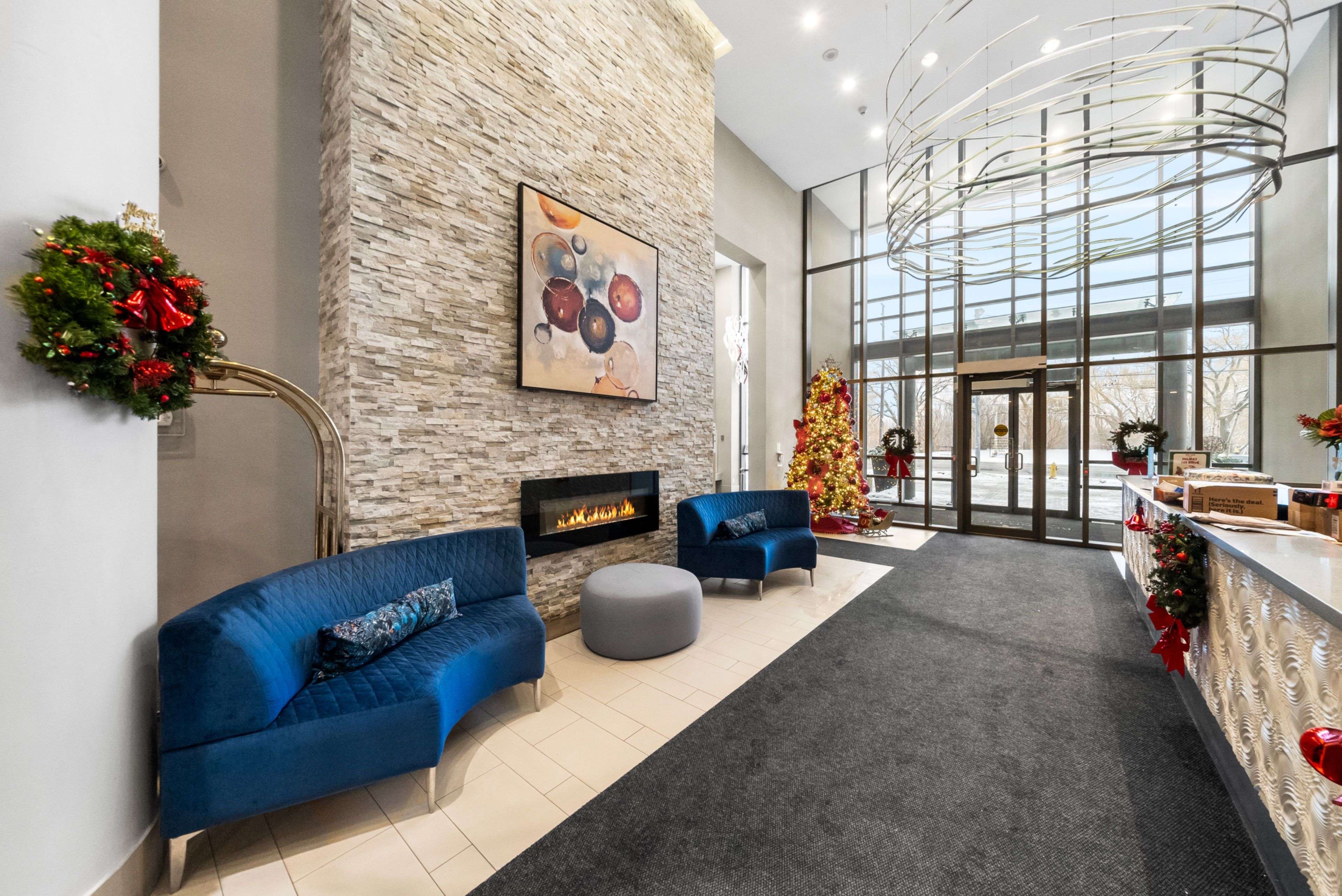 Toronto W06, ON M8V 0B2,2230 Lake Shore BLVD W #2008