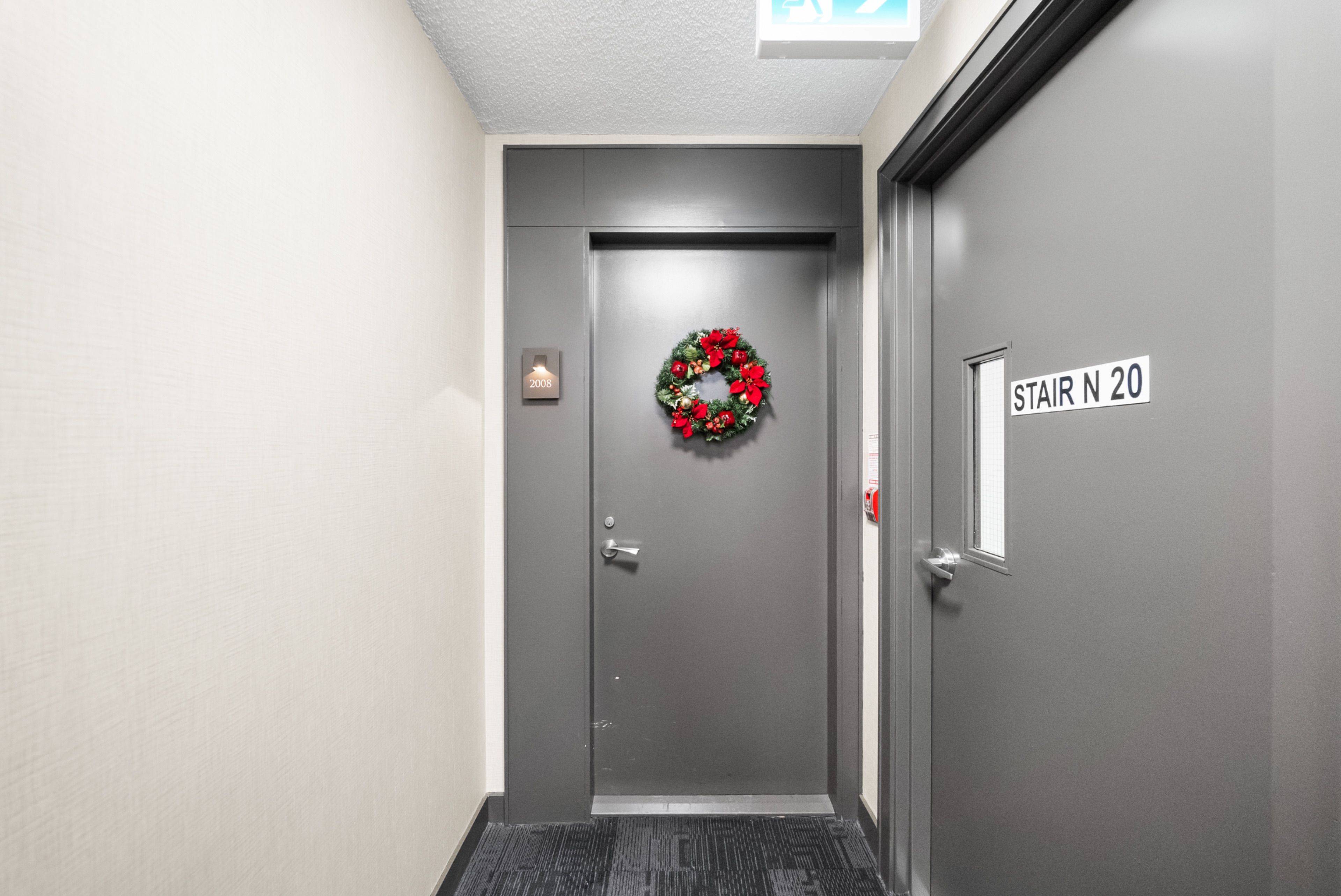 Toronto W06, ON M8V 0B2,2230 Lake Shore BLVD W #2008