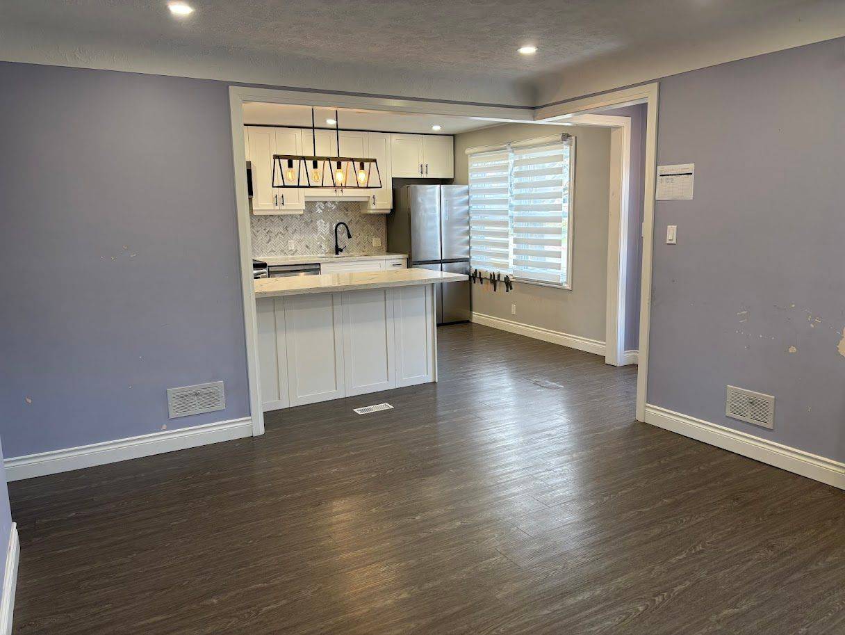 Hamilton, ON L8V 3H1,373 East 27th ST