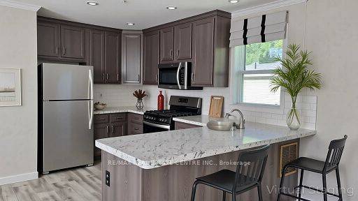 Hamilton, ON N0B 2J0,24 MacPherson CRES