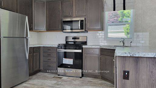 Hamilton, ON N0B 2J0,24 MacPherson CRES