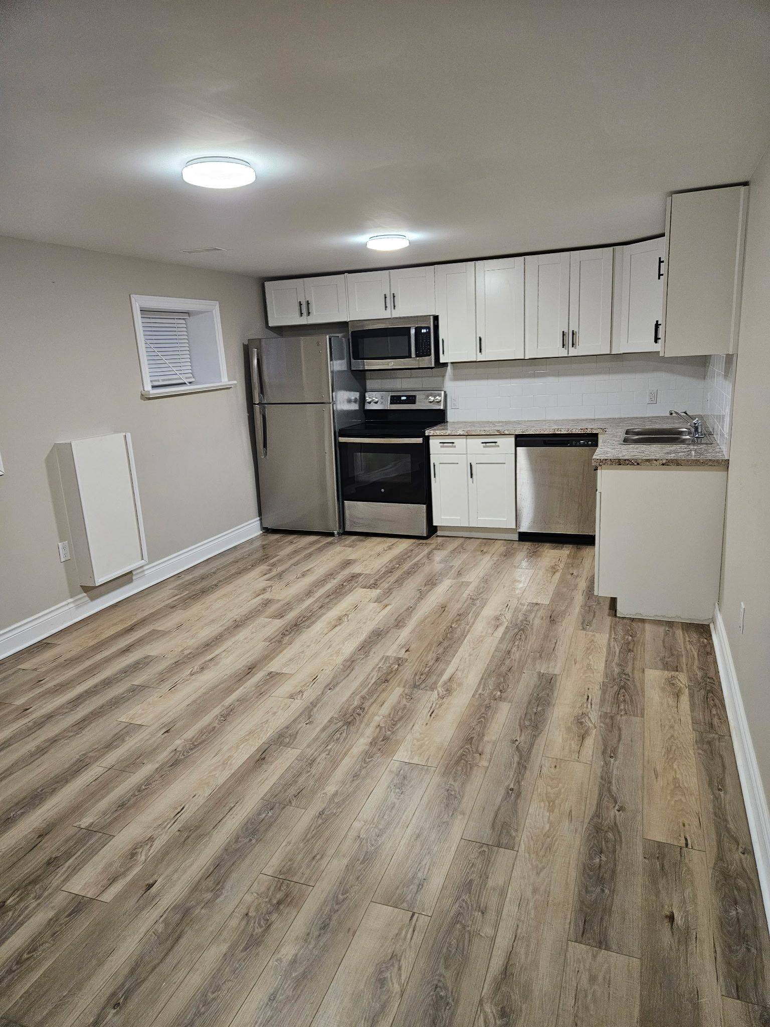 Welland, ON L3C 3K2,539 Woodlawn RD #2