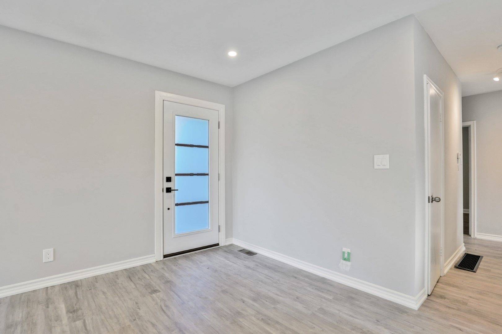 Hamilton, ON L8T 4E9,275 Southwood DR