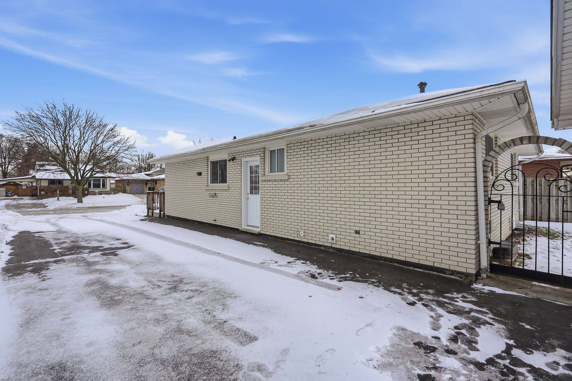 London East, ON N5V 1L4,64 Jena CRES