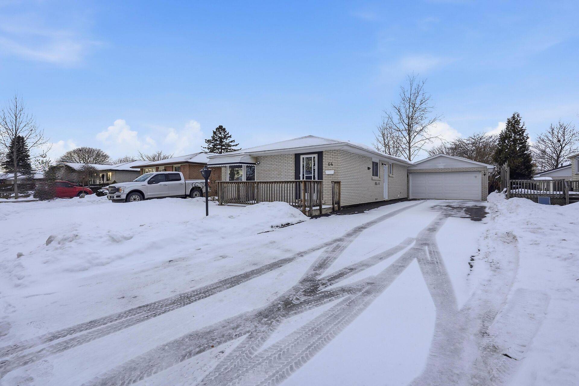 London East, ON N5V 1L4,64 Jena CRES