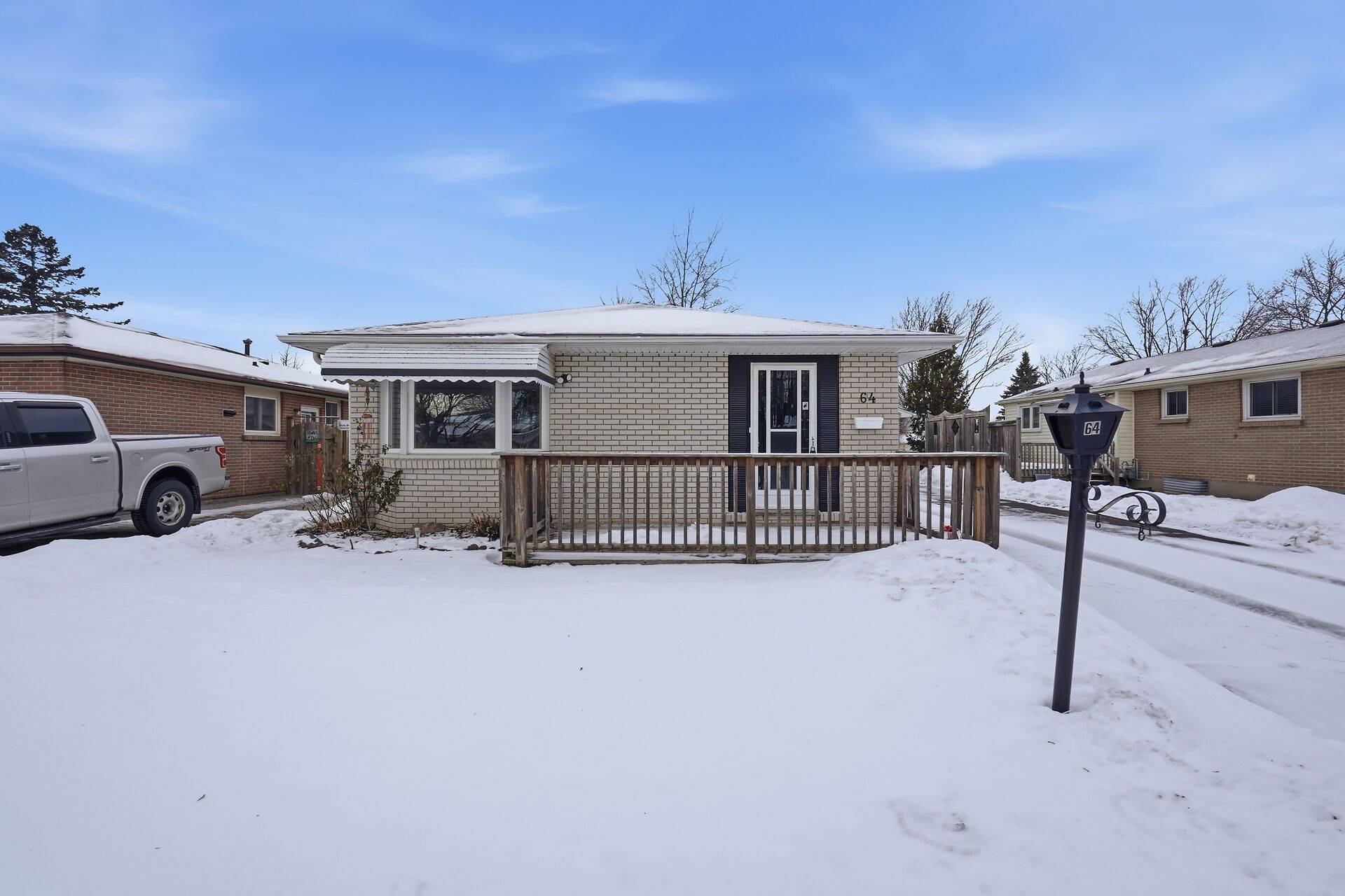 London East, ON N5V 1L4,64 Jena CRES