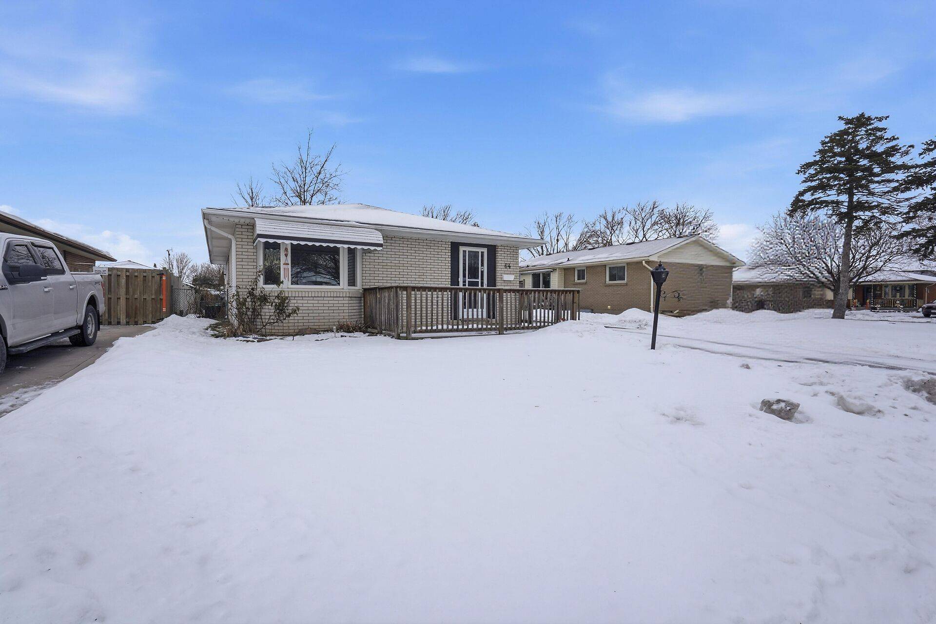 London East, ON N5V 1L4,64 Jena CRES