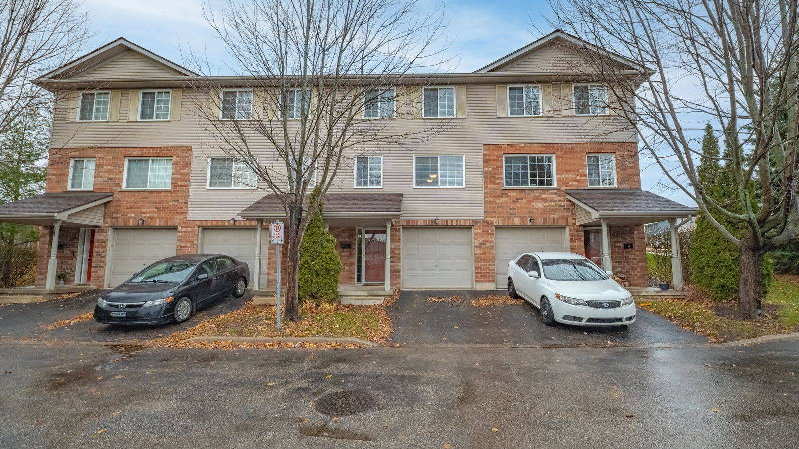 Cambridge, ON N1R 4T7,120 Dudhope AVE #24