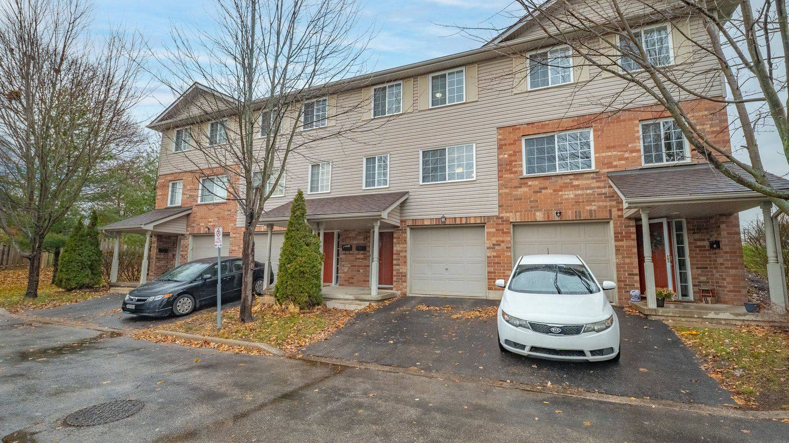 Cambridge, ON N1R 4T7,120 Dudhope AVE #24