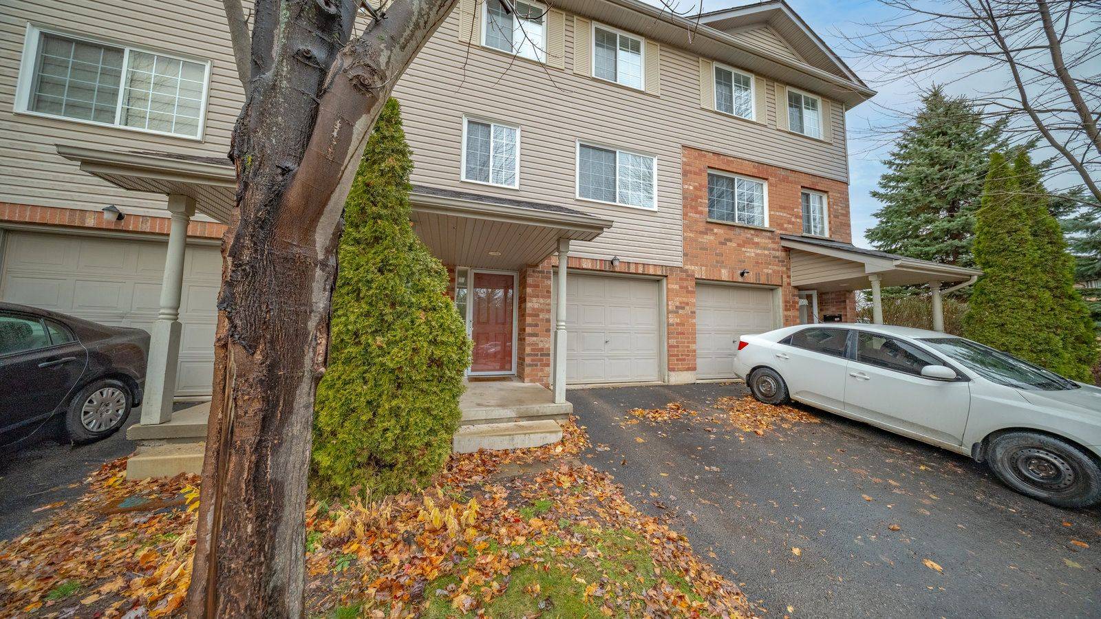 Cambridge, ON N1R 4T7,120 Dudhope AVE #24